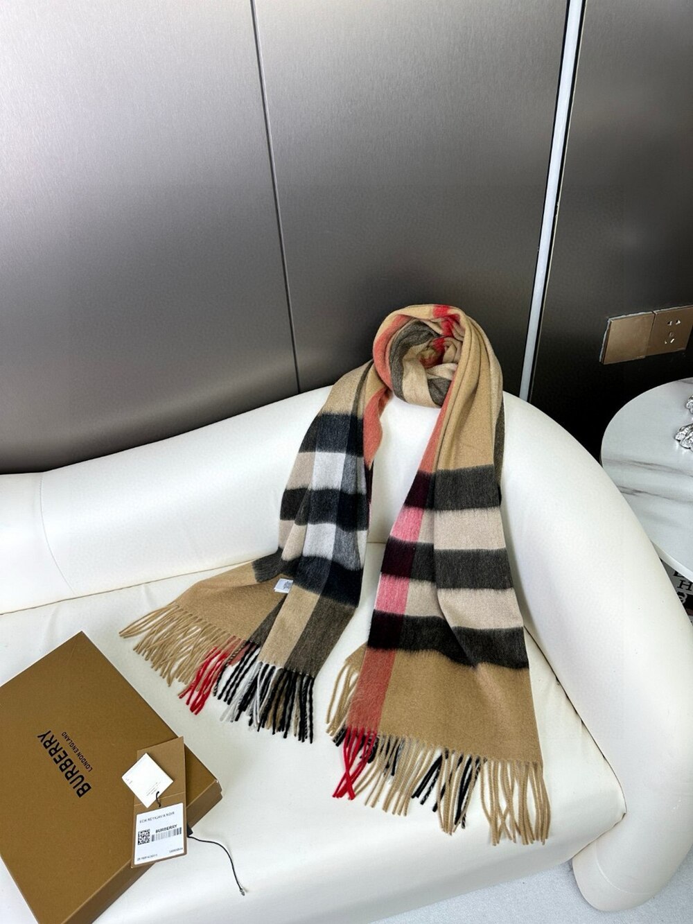 Burberry Shawl - Picture 5 of 7